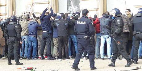 Huligani košarkaškog kluba Budućnost rade nered u Zagrebu