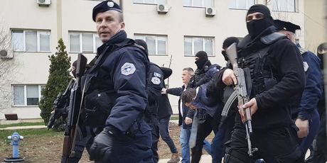 Uhićenje Marka Đurića u Kosovskoj Mitrovici (Foto: AFP)