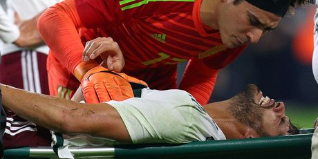 Guillermo Ochoa i Nestor Araujo (Foto: AFP)
