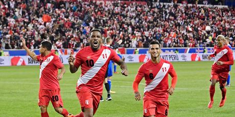 Nogometaši Perua (Foto: AFP)