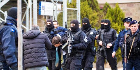 Privođenje Marka Đurića na Kosovu (Foto: AFP)