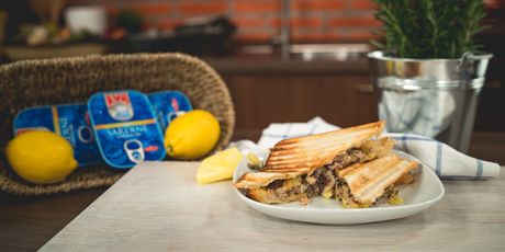 Tost sa sardinama, ananasom i čipsom - neobična kombinacija koja je neočekivani redakcijski favorit