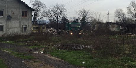 Uklanjanje otpada u zagrebačkom naselju Savica (Foto: dnevnik.hr) - 3