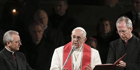 Papa Franjo predvodio Križni put (Foto: AFP) - 2