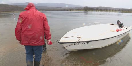 Kosinj i dalje poplavljen (Foto: Dnevnik.hr) - 3