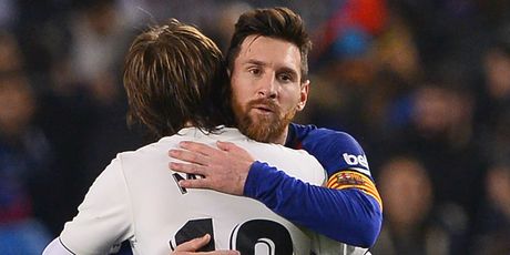 Luka Modrić i Leo Messi (Foto: AFP)