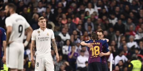 Ivan Rakitić i Jordi Alba slave pogodak protiv Reala (Foto: AFP)