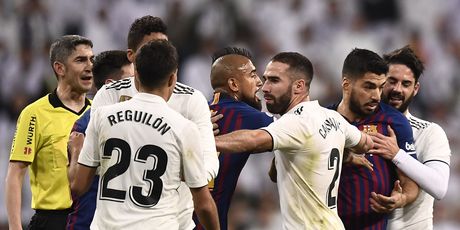 Reguilon, Suarez i Messi (Foto: AFP)