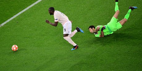 Lukaku pobjegao Buffonu (Foto: AFP)