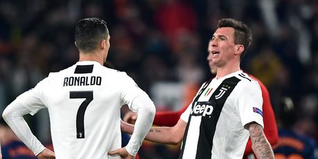 Cristiano Ronaldo i Mario Mandžukić (Foto: AFP)