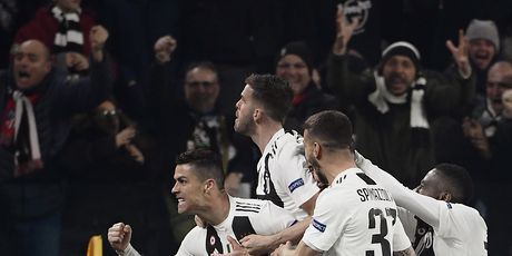 Cristiano Ronaldo i suigrači slave pogodak (Foto: AFP)