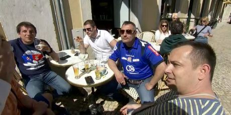 Navijači Dinama u Lisabonu (GOL.hr)