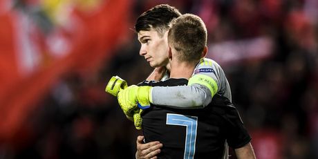 Dominik Livaković i Dani Olmo (Foto: AFP)