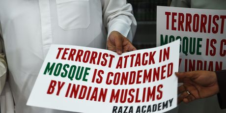 Muslimani diljem svijeta prosvjeduju protiv antiislamističkog terorizma (Foto: AFP)