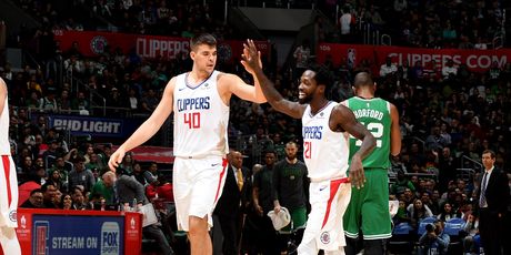 Ivica Zubac i Patrick Beverly (Foto: AFP)