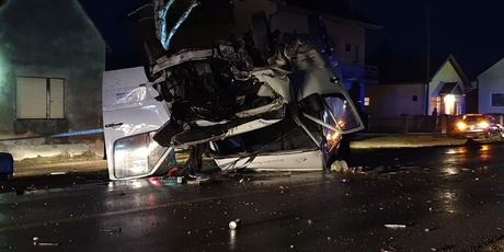 Teška prometna nesreća kod Nove Gradiške (Foto: Radiong.hr) - 6