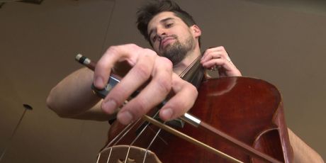 Luka Šulić svira violončelo samo za IN Magazin (Foto: IN Magazin) - 2