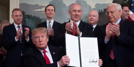 Trump potpisao uredbu kojom se Golanska visoravan proglašava izraelskim teritorijem (Foto: AFP)