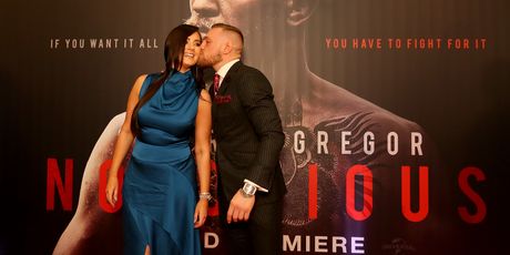 Conor McGregor sa suprugom (Foto: AFP)