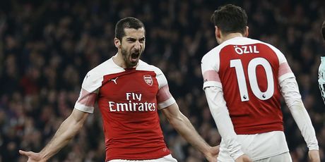 Henrikh Mkhitaryan i Mesut Özil (Foto: AFP)