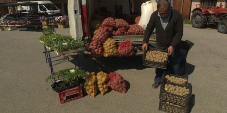 Prodavač povrća iz sela Mače (Foto: Dnevnik.hr)