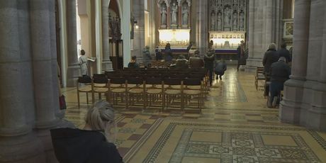 Poluprazna crkva zbog koronavirusa - 3