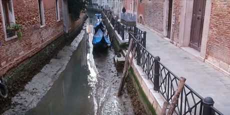 Niska razina vode u venecijanskim kanalima - 5