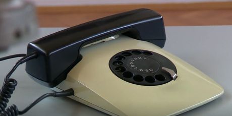 Stari telefon - 1