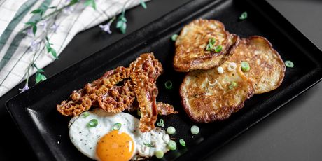 Irski doručak - boxty s jajem i prženom slaninom