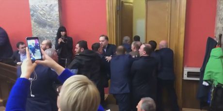 Tučnjava u gruzijskom parlamentu - 2