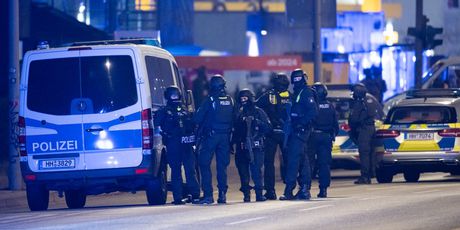 Policija na ulici u Hamburgu nakon pucnjave u centru Jehovinih svjedoka - 2