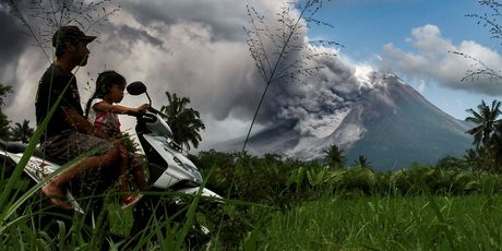 Eruptirao Merapi u Indoneziji - 1