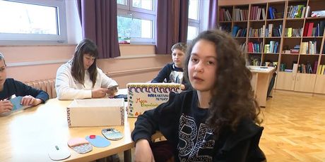 Nina Pezelj, učenica