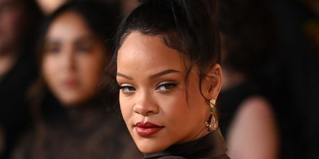 Rihanna - 7