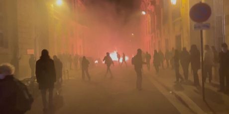 Neredi u Parizu - 1