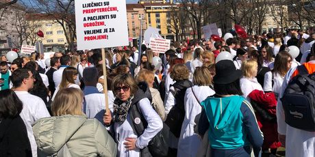 Okupljanje prosvjednika na Trgu dr. Franje Tuđmana - 3