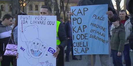 Prosvjed u Vinkovcima zbog poskupljenja vode - 2