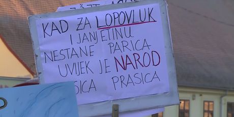 Prosvjed u Vinkovcima zbog poskupljenja vode - 4