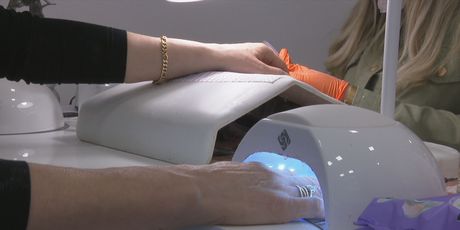 Geliranje noktiju, ilustracija - 2