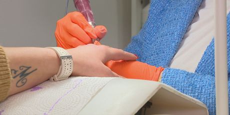 Geliranje noktiju, ilustracija - 4