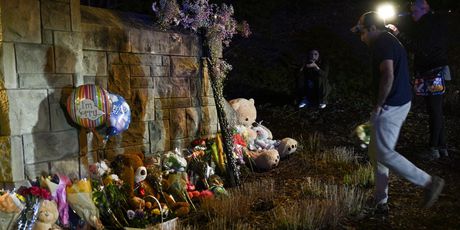 Cvijeće i plišani medvjedići za žrtve napada u Nashvilleu
