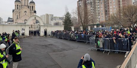 Ljudi okupljeni na posljednjem ispraćaju Alekseja Navaljnog