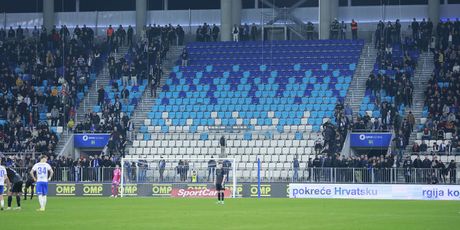 Prazna tribina na Opus Areni