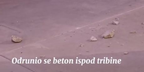 Komadi betona ispod tribine na Opus Areni