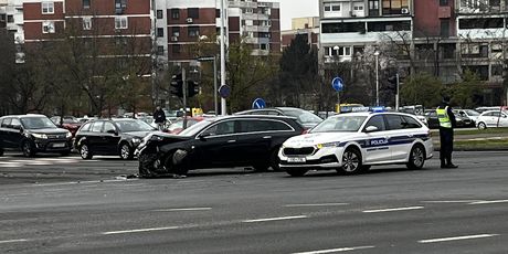 Sudar automobila u zagrebačkim Dugavama - 2