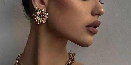 Zategnuta messy punđa