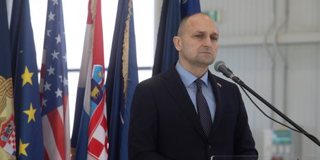 Ivan Anušić na potpisivanju ugovora oko Black Hawka - 2