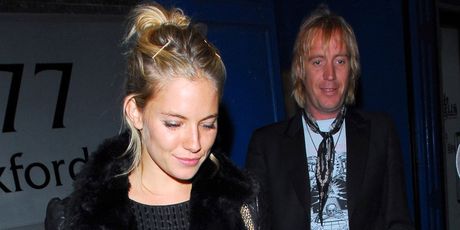 Rhys Ifans i Sienna Miller