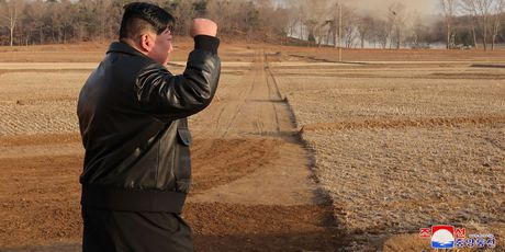 Sjevernokorejske vježbe gađanja super velikim raketnim bacačima - 3