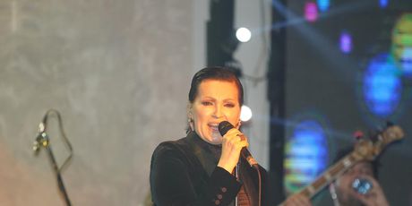 Nina Badrić - 1